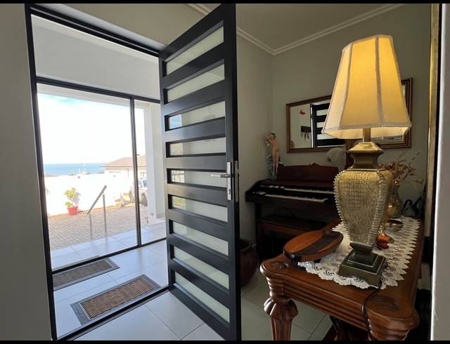 3 BEDROOM FREEHOLD FOR SALE IN JEFFREYS BAY CENTRAL
